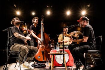 Unplugged_live_by_justPHOTOS,BEE_klein